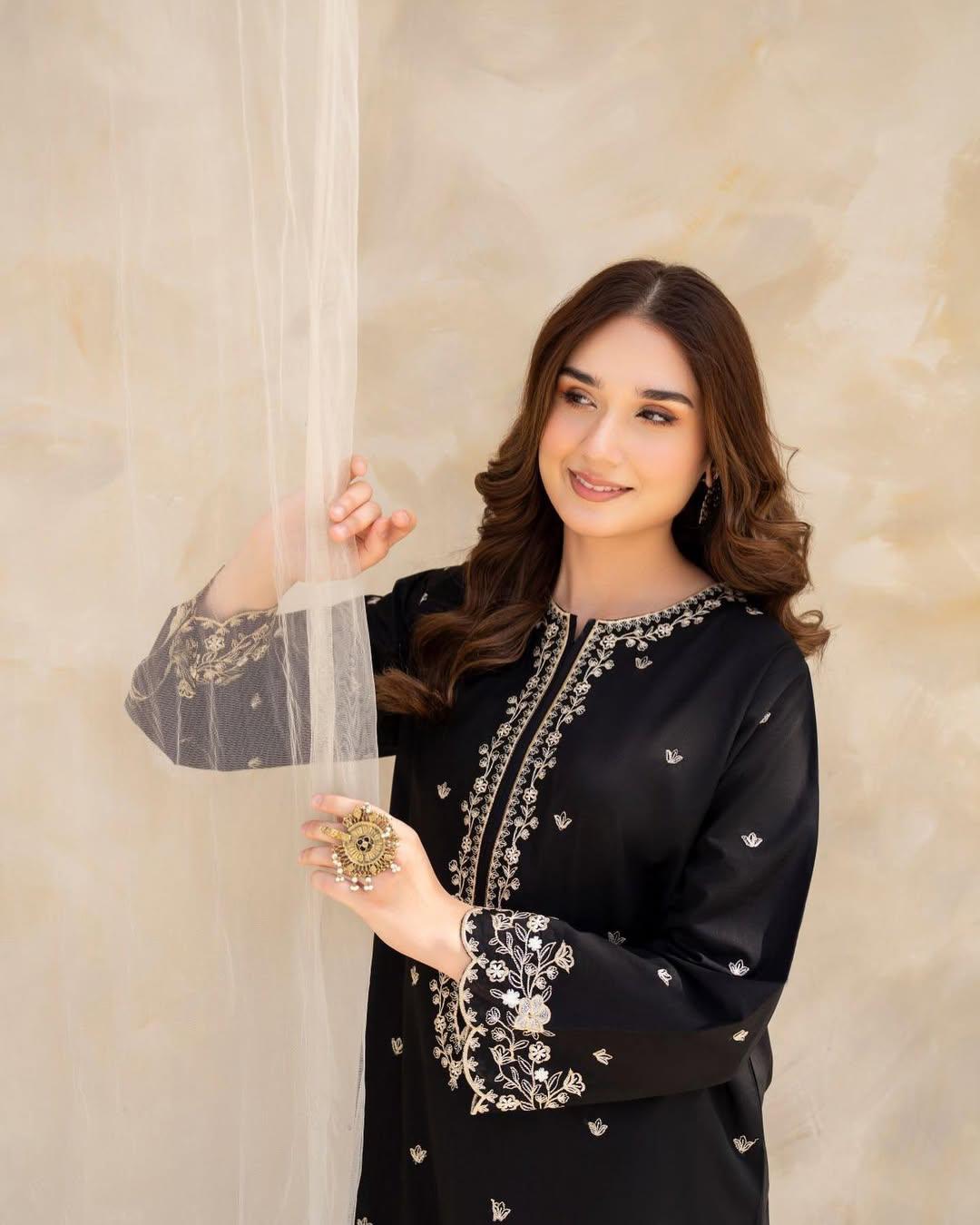 Black Gulab 2Pc