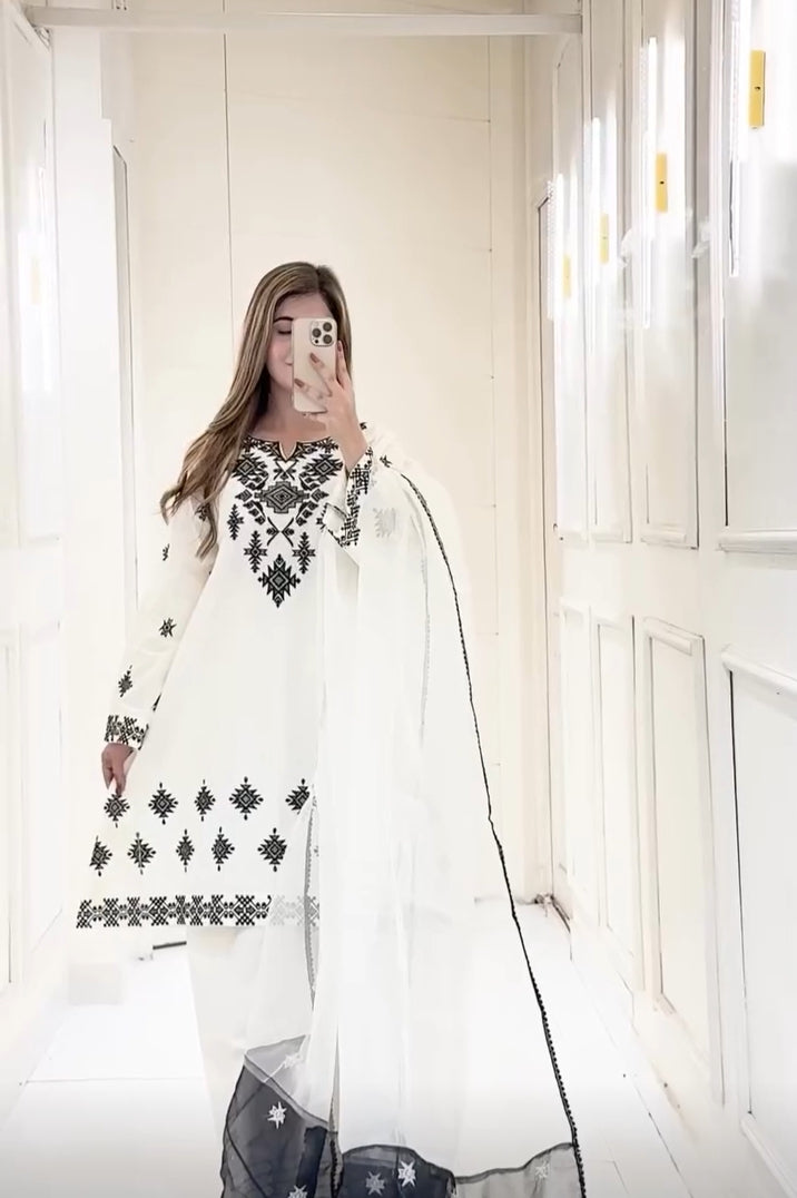 Ivory Elegance (3PC)
