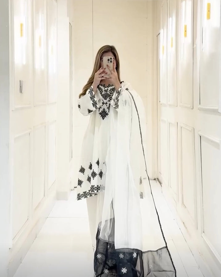 Ivory Elegance (3PC)